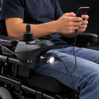 Lampe LED pour fauteuil roulant électrique avec port USB pour recharger un téléphone